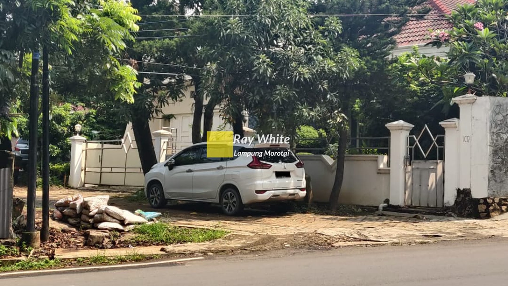 Dijual Rumah di Pusat kota ay