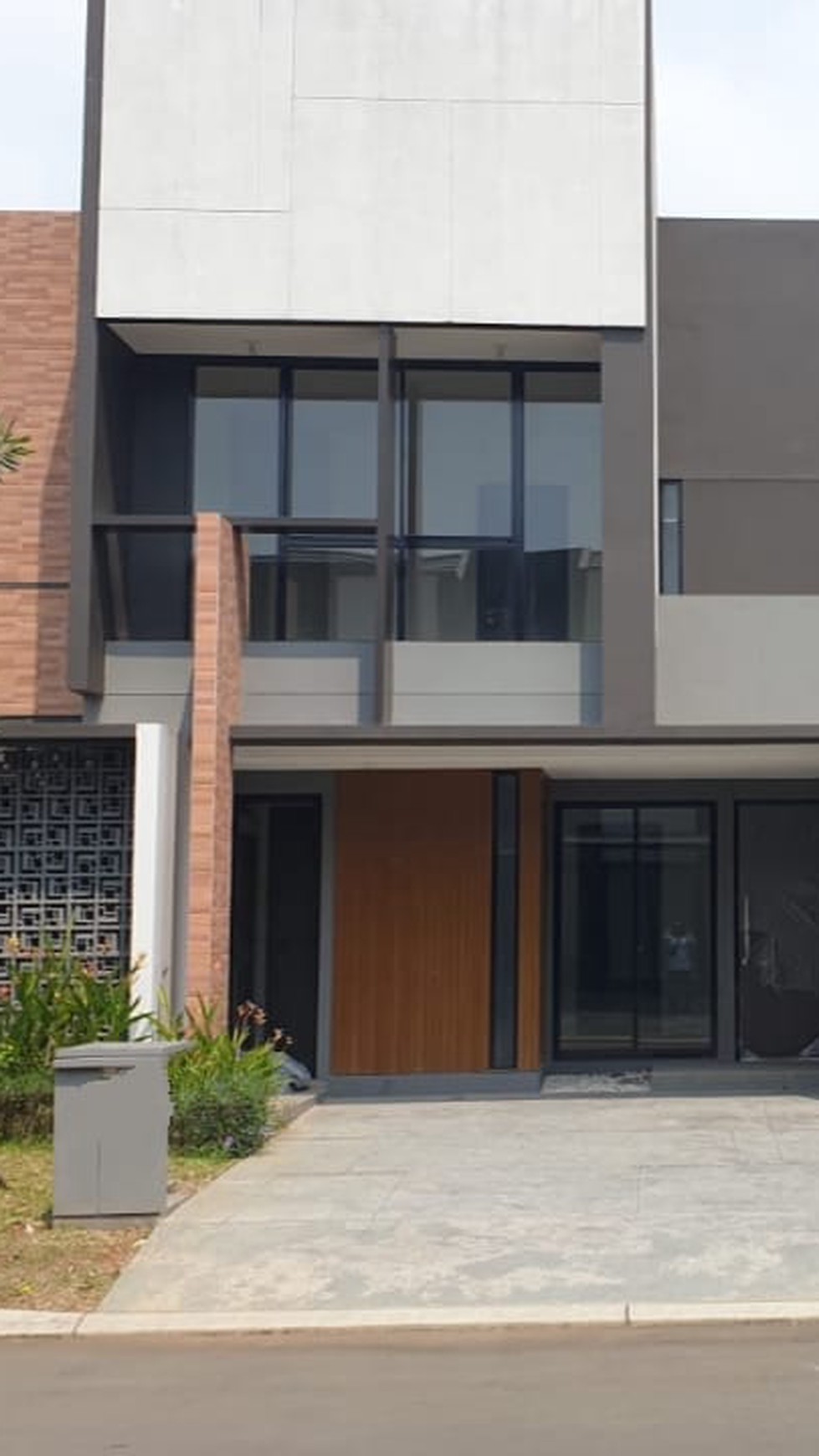 Rumah Sewa 2 Lantai DI Suwarna Sutera Tangerang