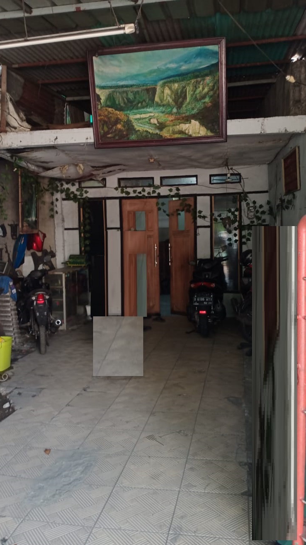 Rumah lama hitung tanah ,  cocok digunakan untuk tmpt  usaha, lokasi pinggir jalan utama, dekat dg rs , tmpt kuliner , 