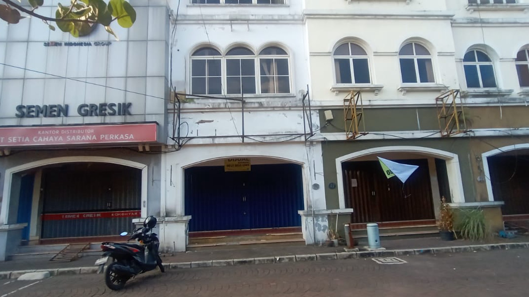 Ruko 3 Lantai Tempat Strategis Casa Grande Yogyakarta 