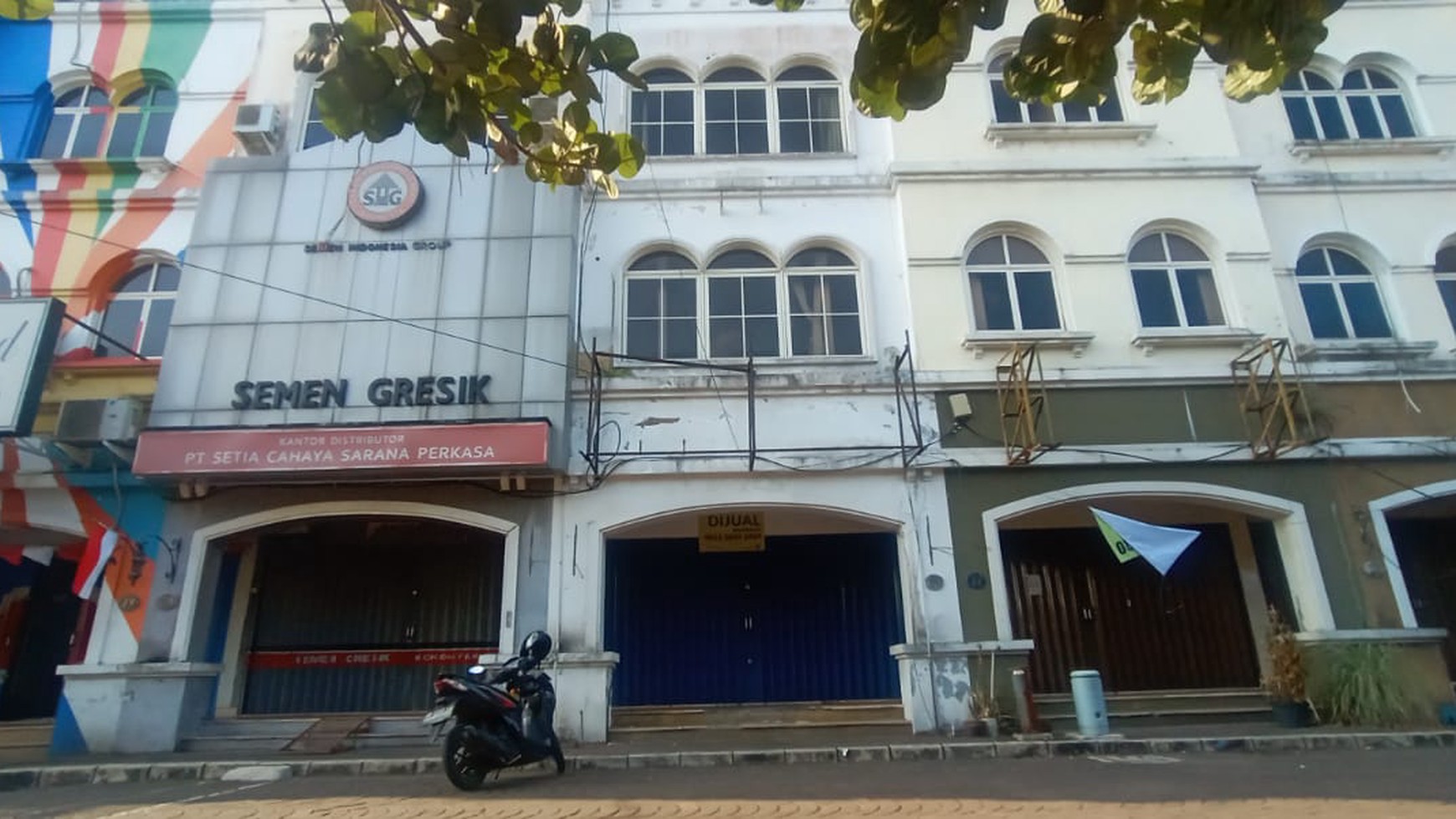 Ruko 3 Lantai Tempat Strategis Casa Grande Yogyakarta 