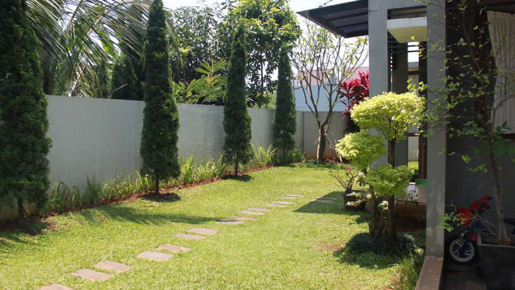 Dijual Rumah dengan tanah luas di dalam cluster Perumahan Elite Raffles Hills