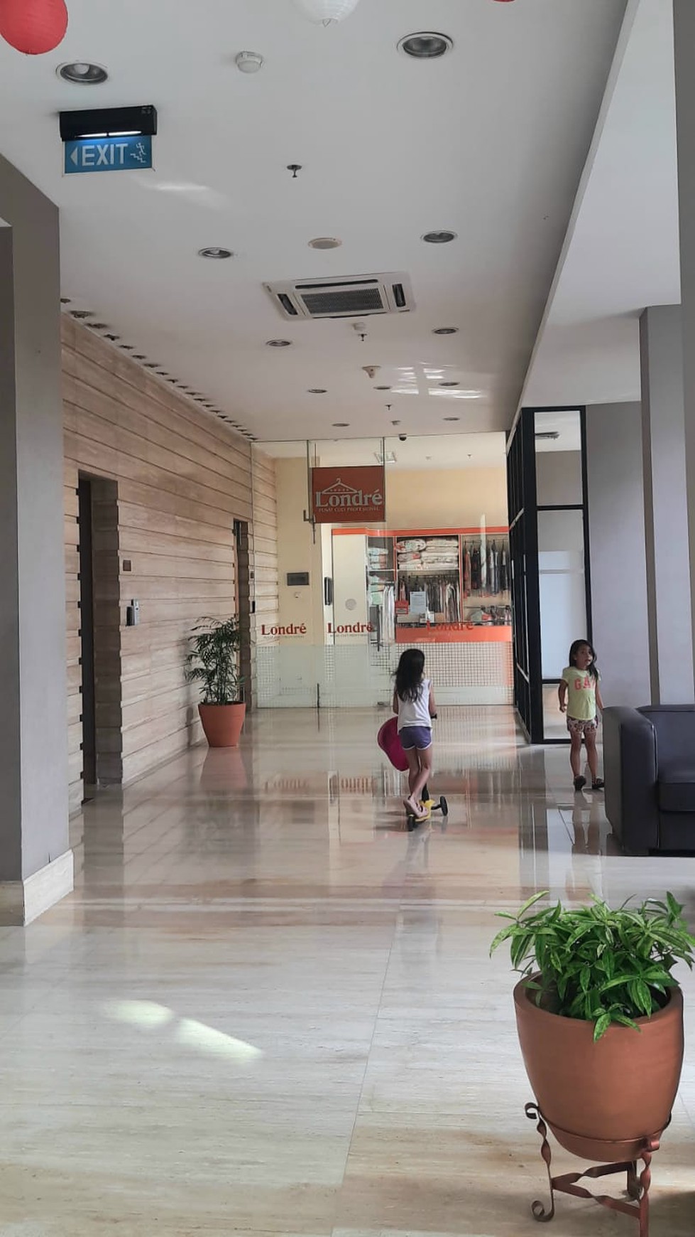 Apartemen (2Unit) Hampton Park Cilandak, Full Furnished Dekat JIS.