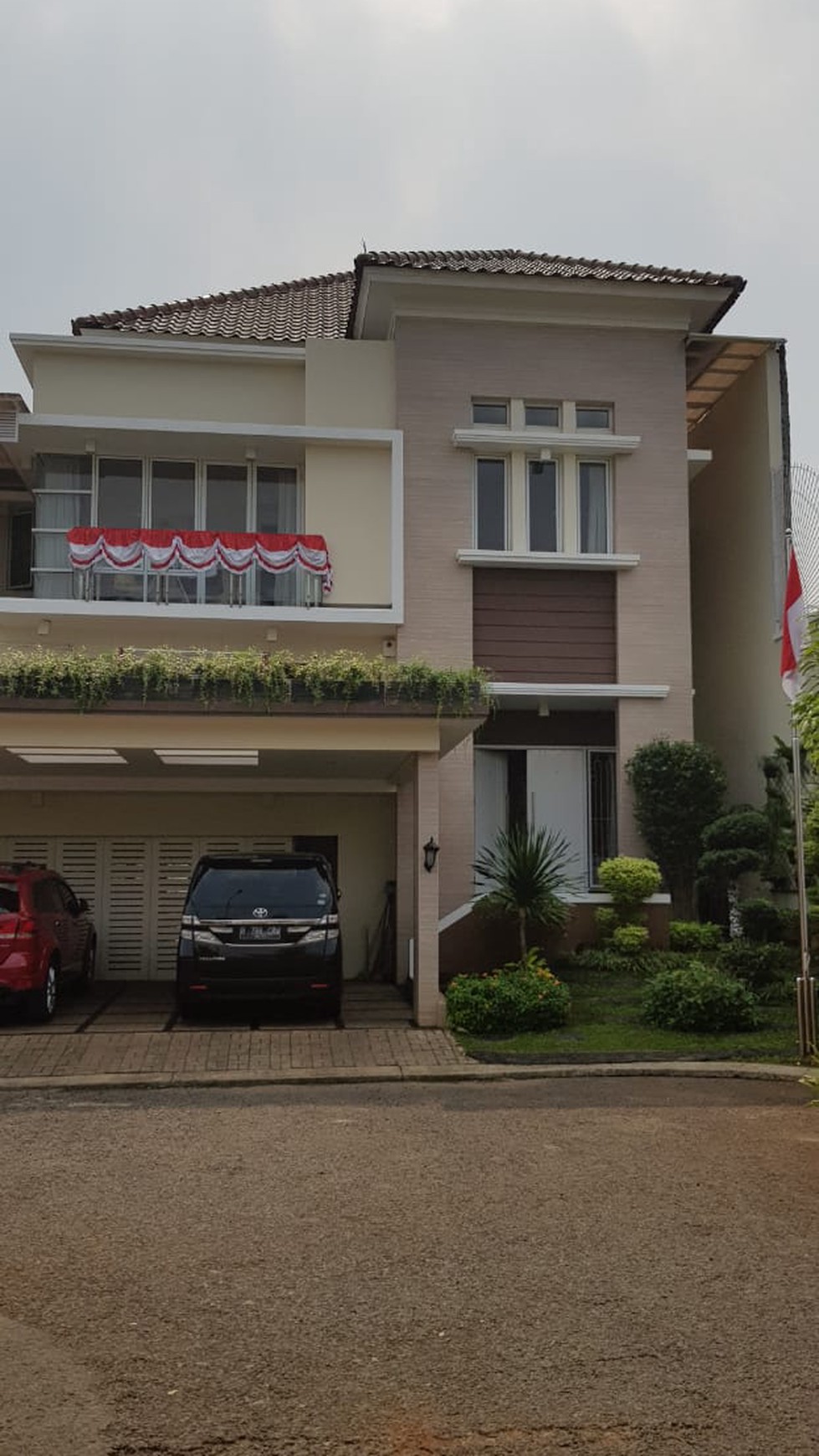 Dijual rumah mewah Fully Furnished di Cluster Exclusive Raffles Hills depan Trans  Studio Mall  Cibubur