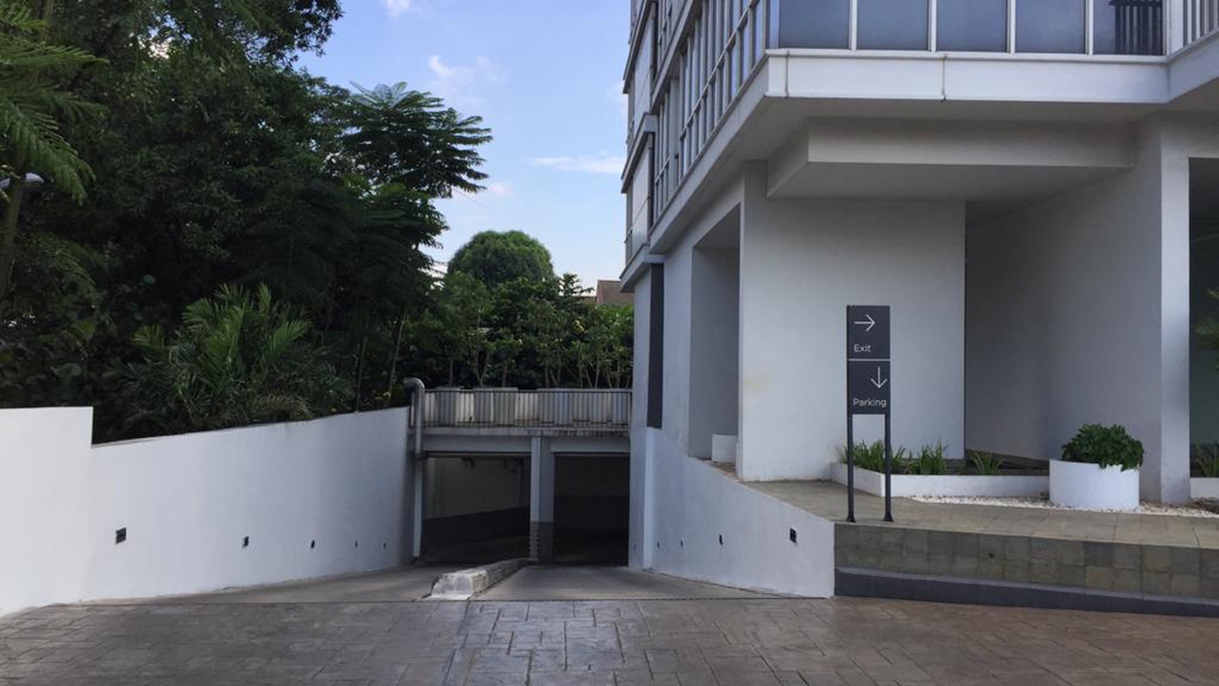 Apartemen (Lexington)  Jl Deplu Raya Bintaro, Akses Gate Tol JORR
