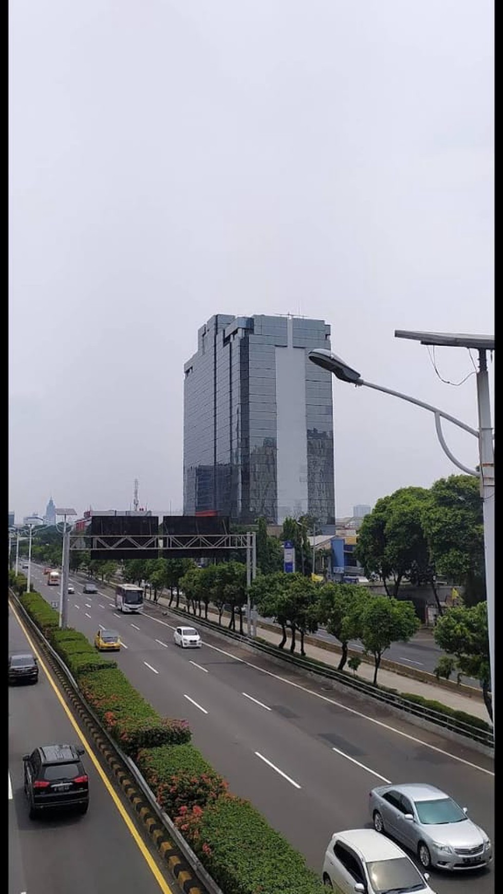 Rumah Tua Harga Tanah Saja di Jl. S Parman