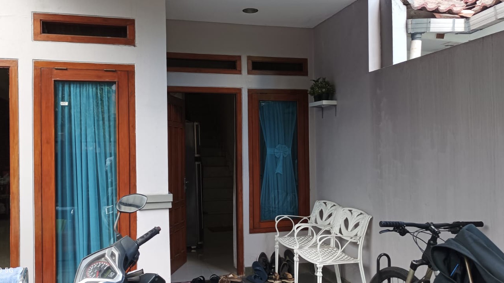 Rumah 2 lantai, bebas banjir , akses mudah di Bintaro sektor 3