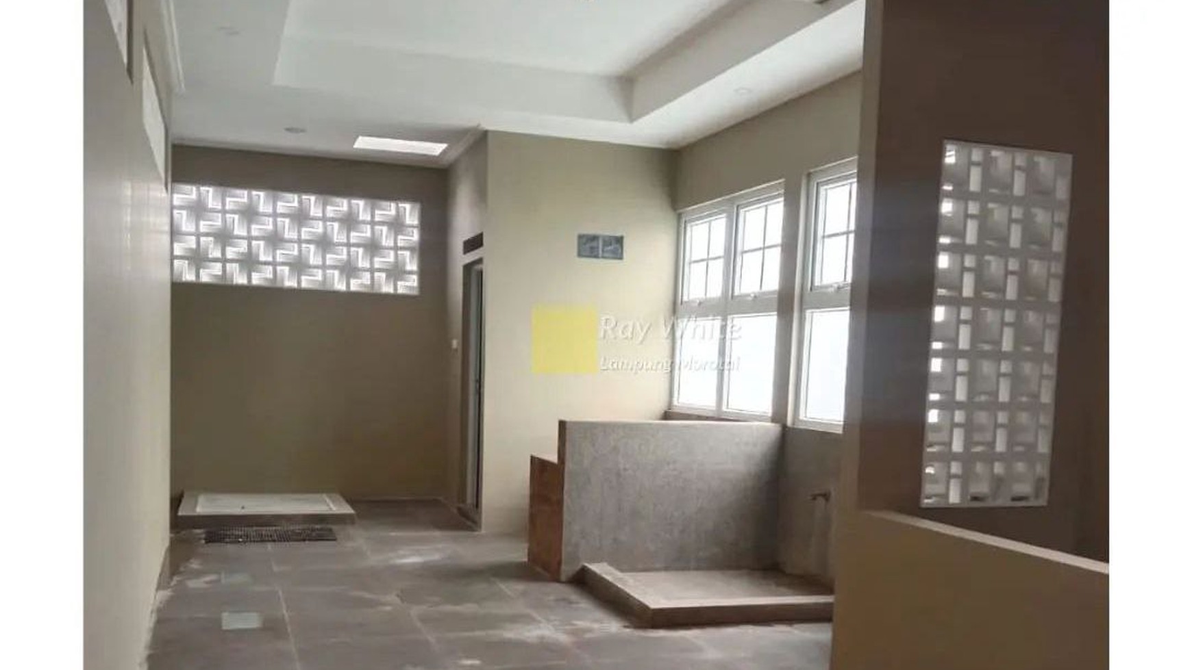 Dijual Rumah 2 Lantai di Tanjung Karang Timur