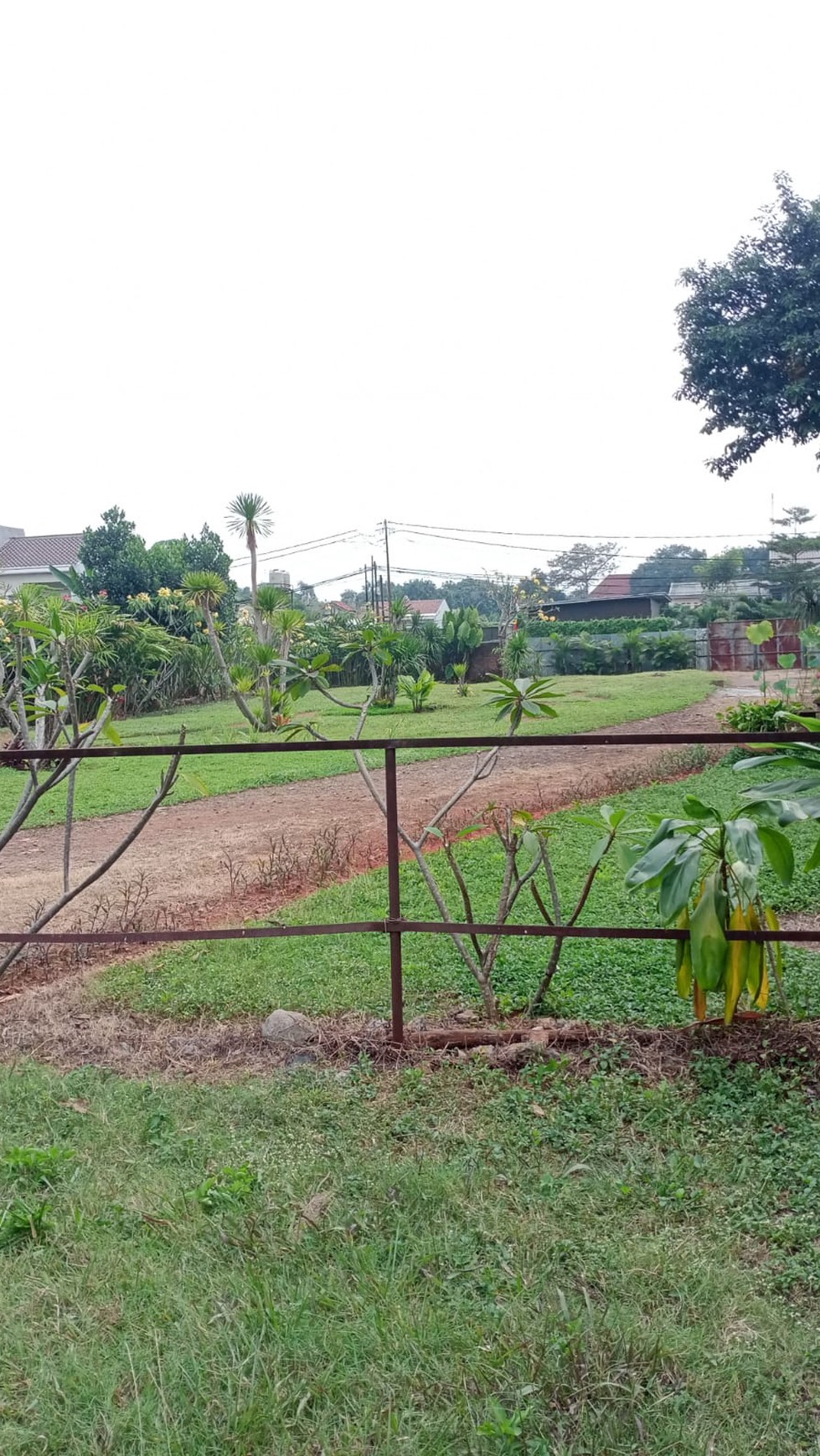 Kavling siap bangun, lokasi  di Jakarta Selatan, dekat pintu tol andara. Hrg nego, shm , cocok utk cluster kecil