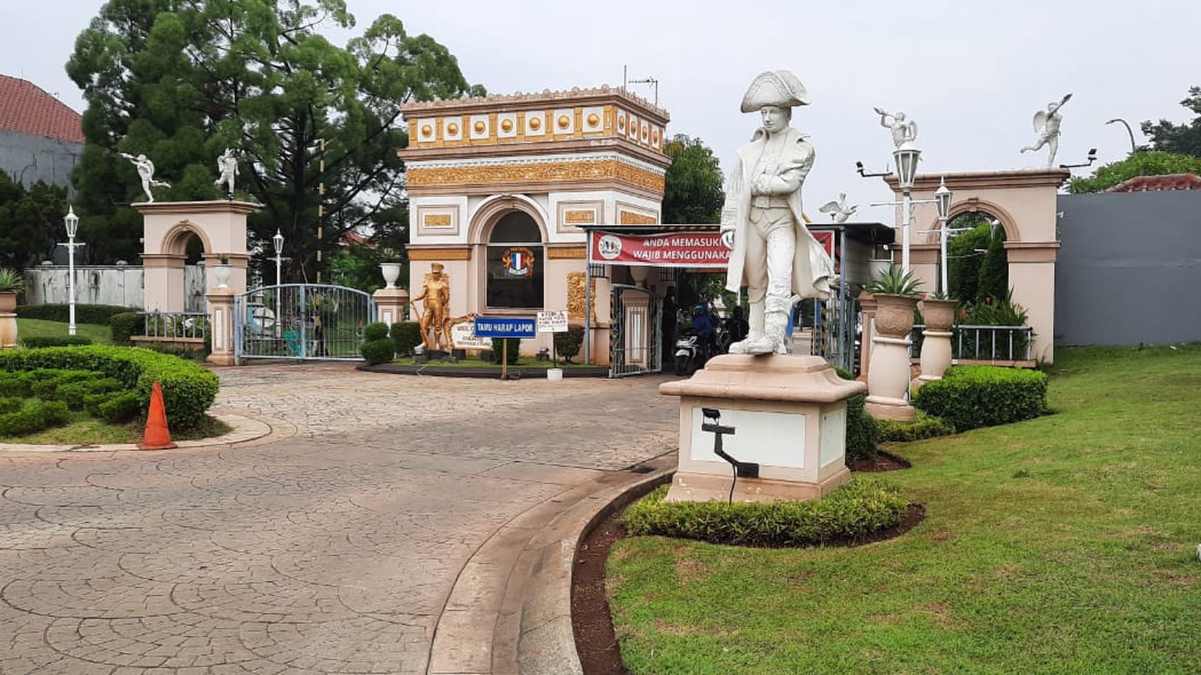 Rumah dekat sport club Kota Wisata