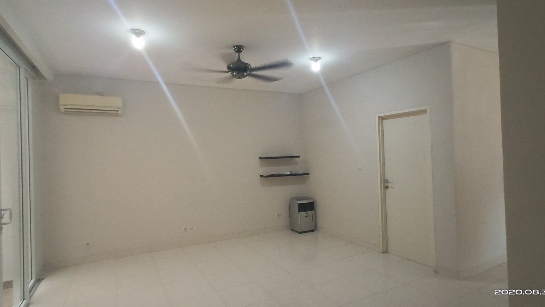 Di sewakan Rumah asri dua lantai, semi furnished siap huni di Rafles Hills Cibubur