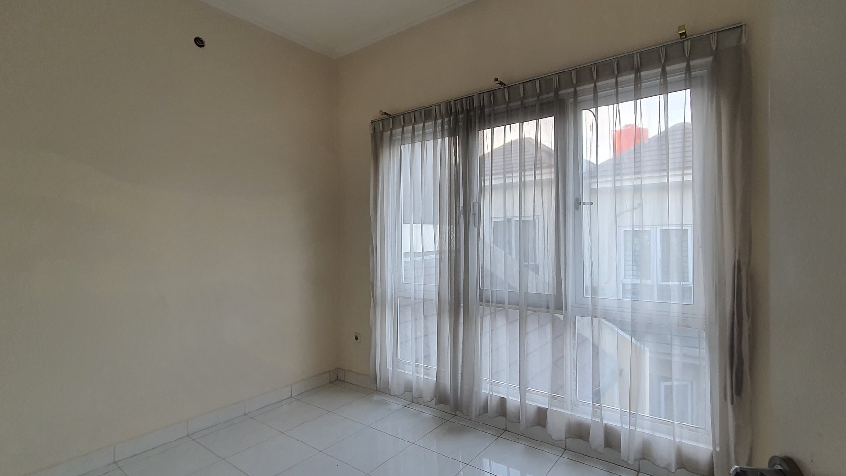 Di Sewakan rumah Full Renovasi, 2 lantai di Kota Wisata