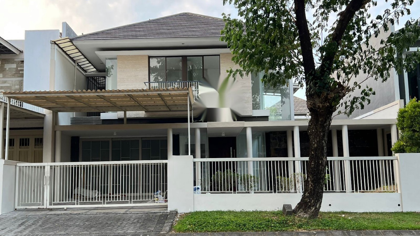 MURAH Sewa Rumah Royal Residence Surabaya  RAYA Luar Cluster - Garasi Carport 4 Mobil Dekat Pakuwon Mall, PTC, Supermall