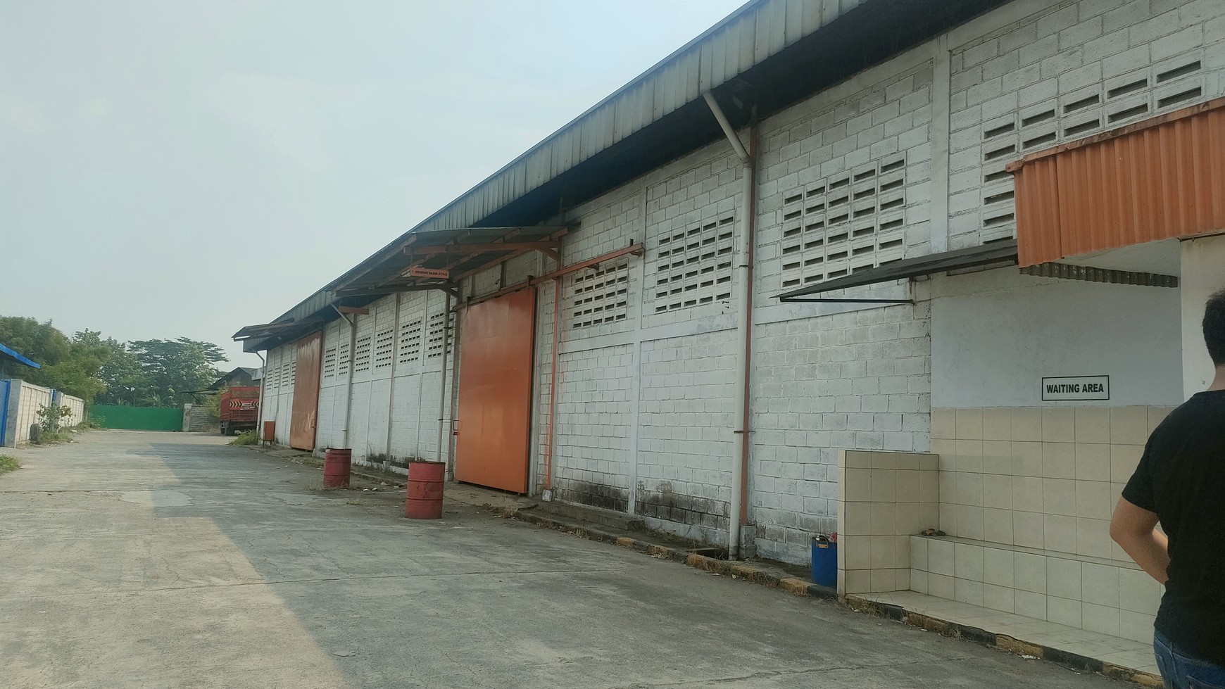 Gudang eks workshop bengkel di Cikupa Tangerang , 5000m2, hanya 10 menit dari exit tol, BU, siap pakai