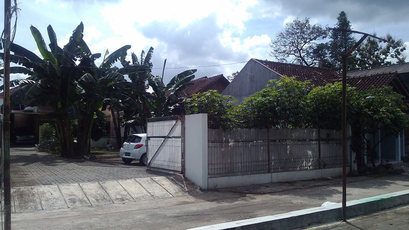 Tanah Luas Bonus Rumah Bagus Diatasnya, Corongan, Maguwoharjo