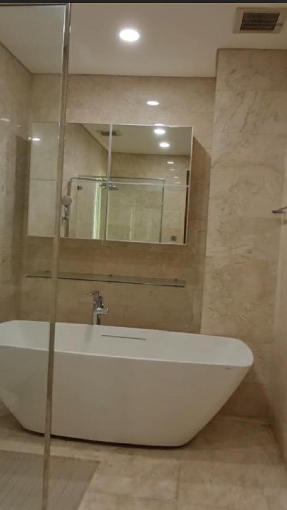 Gedung Apartemen di Cikini, Jakarta Pusat