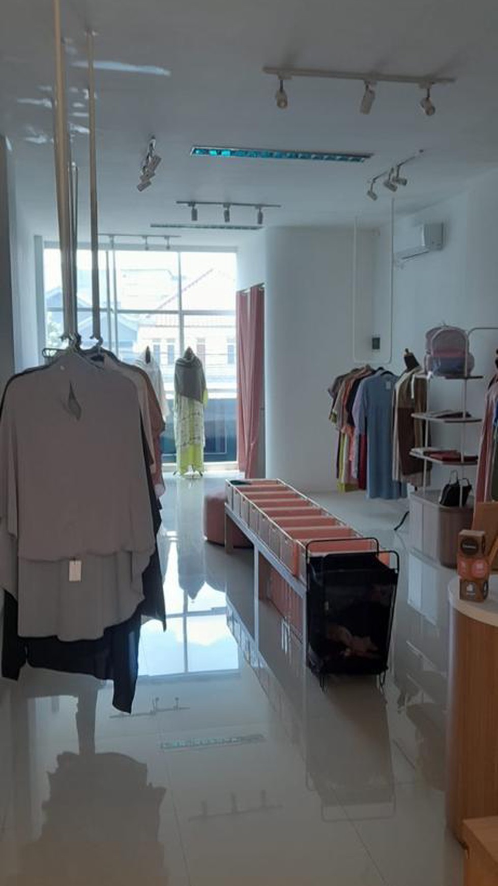 Ruko Siap Pakai 3Lantai Diarea Sangat Strategis Jl Utama Bintaro Jaya Sektor 3A