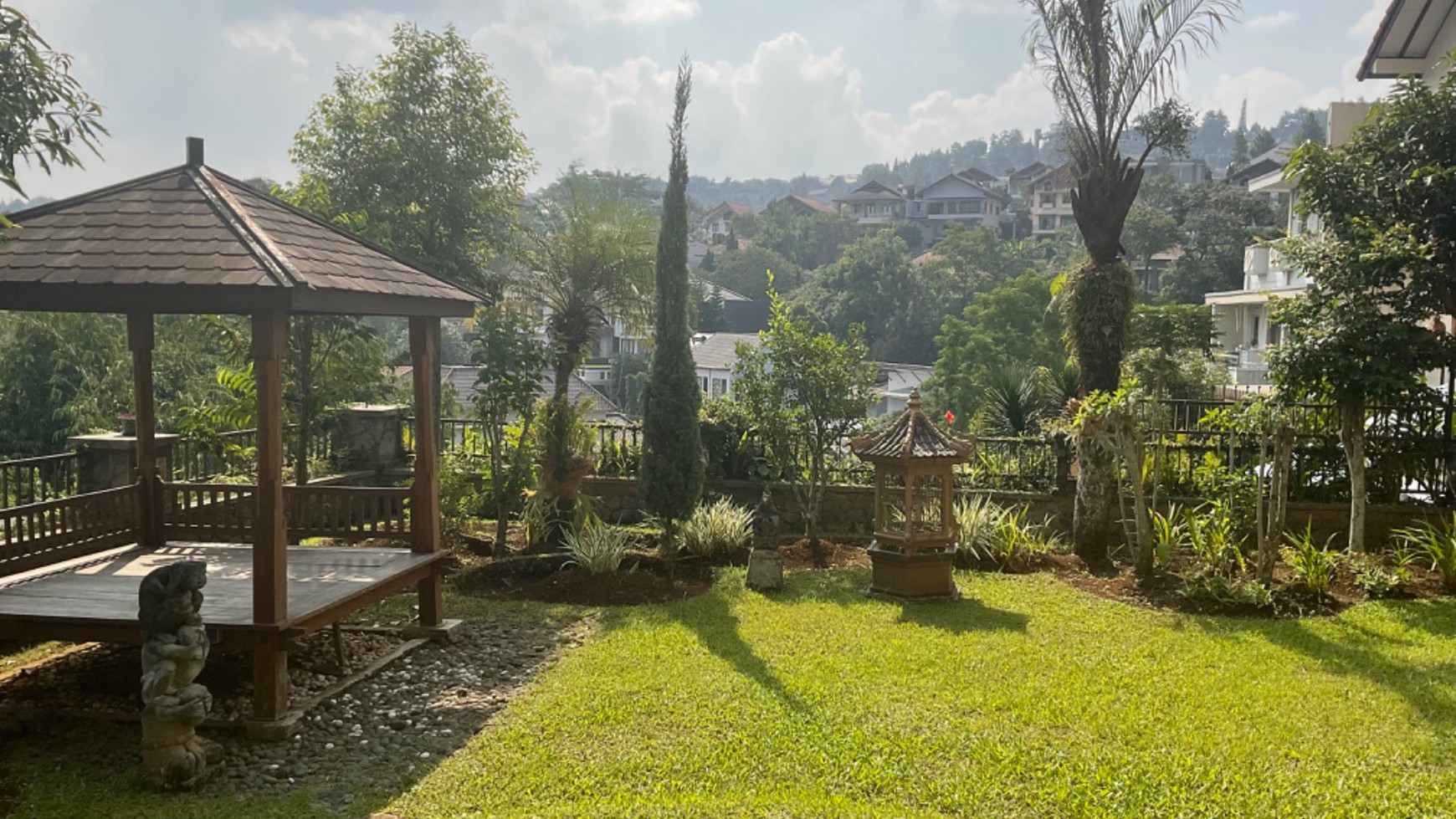 Rumah Mewah Classic di Resor Dago Pakar, Bandung