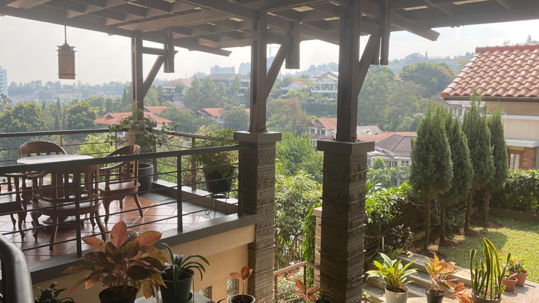 Rumah Mewah Classic di Resor Dago Pakar, Bandung