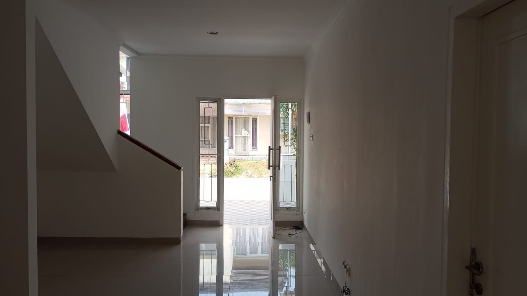 Rumah Baru Renovasi di Emerald Town House, Bintaro