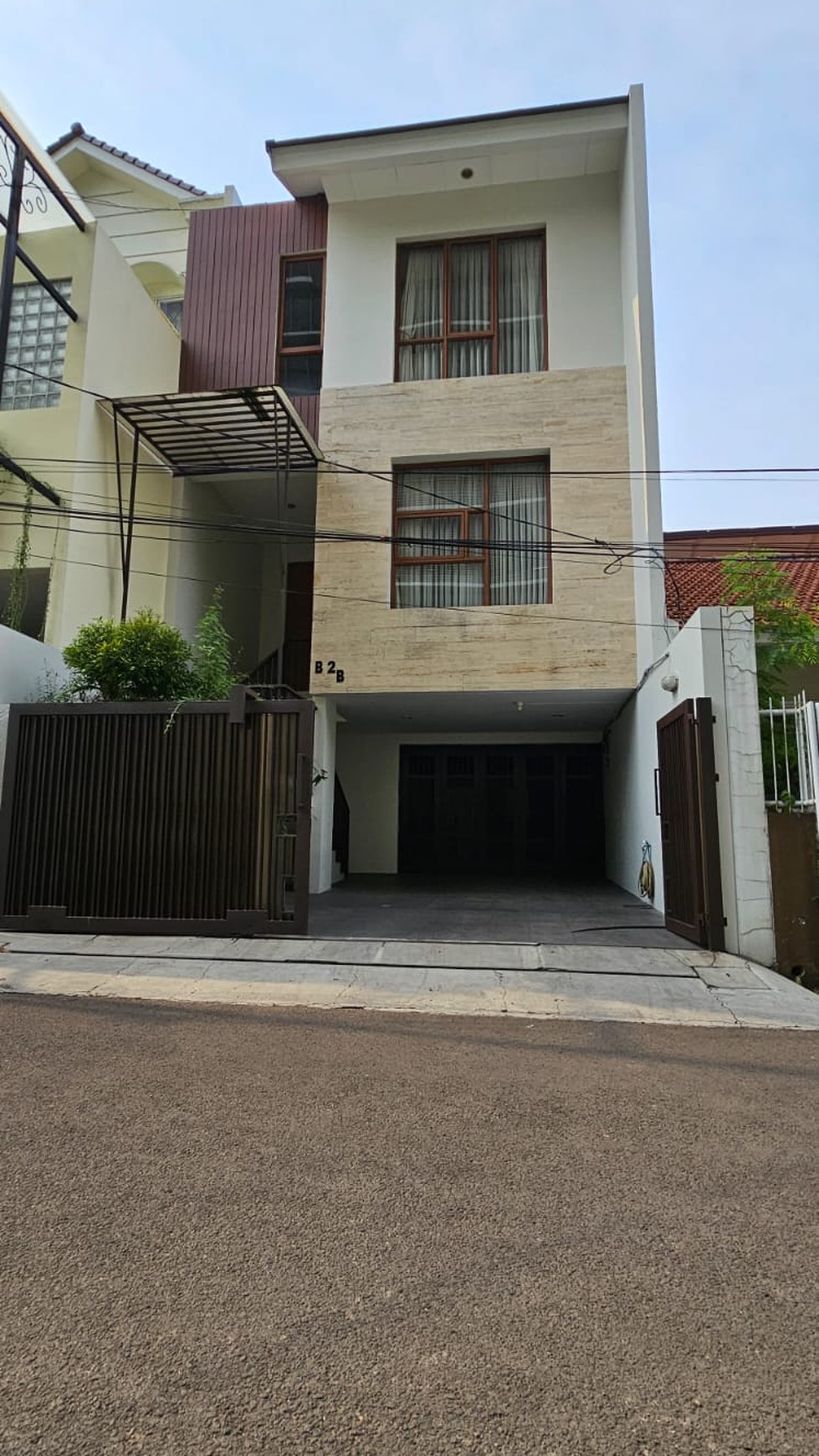 Dijual rumah bagus 3 lantai, Tebet  Jakarta selatan