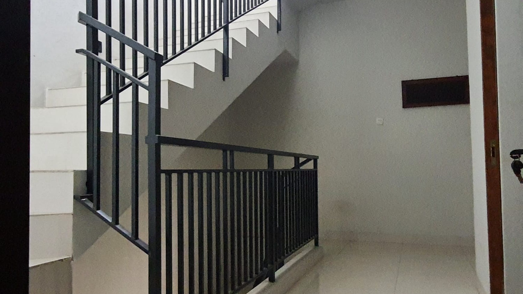 Dijual Rumah 3 lantai di Jl. Mangga 10, Green ville, Duri Kepa, Jakarta Barat