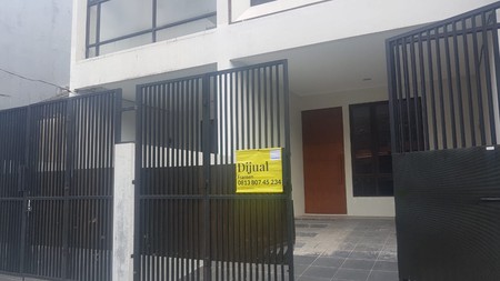 Dijual Rumah 3 lantai di Jl. Mangga 10, Green ville, Duri Kepa, Jakarta Barat