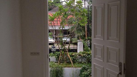 RUMAH MEWAH BERGAYA MODERN KLASIK, NYAMAN DAN TENANG @ CILANDAK