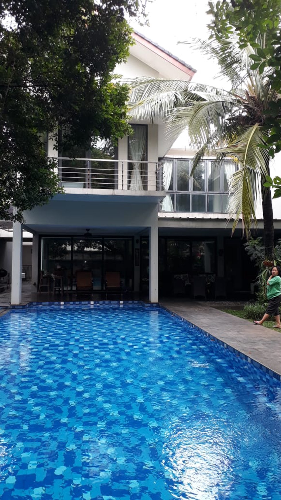 RUMAH MEWAH BERGAYA MINIMALIS MODERN, NYAMAN, ASRI DAN TENANG @ CILANDAK, JAKARTA SELATAN