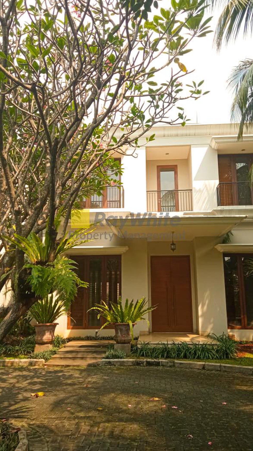 Luxury and Cozy House in Quite Area With big Garden @ Cilandak, South Jakarta