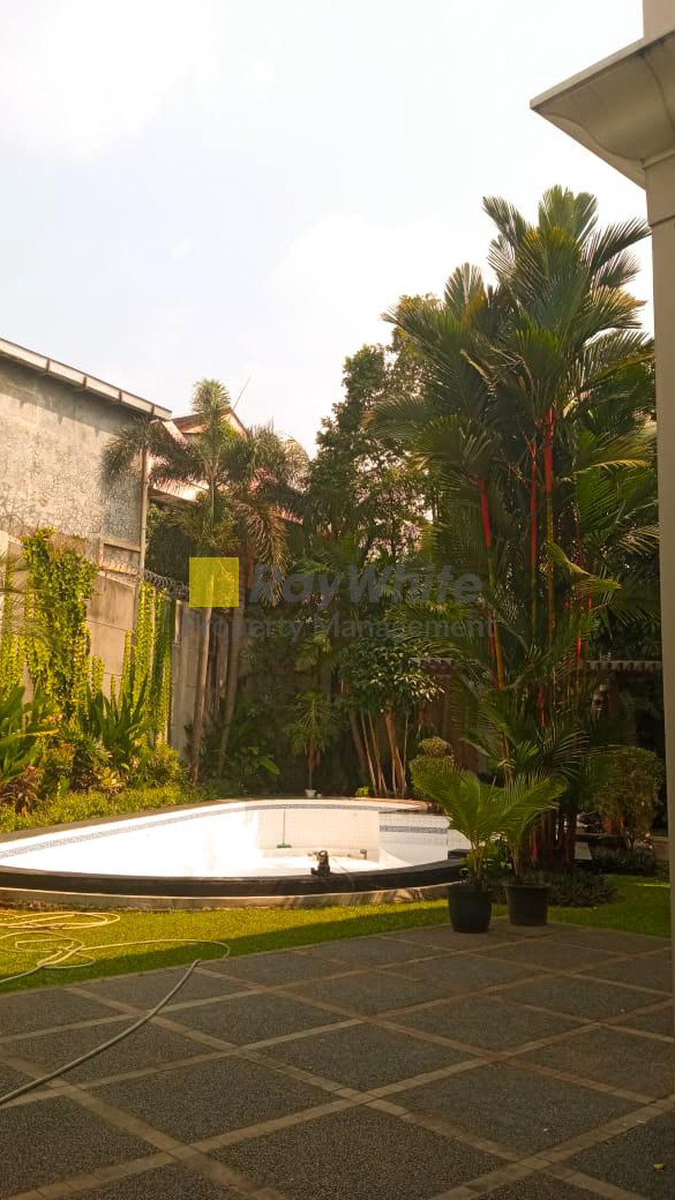 Luxury and Cozy House in Quite Area With big Garden @ Cilandak, South Jakarta