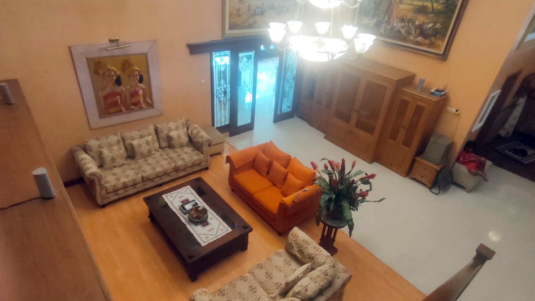 Rumah di Semolowaru Selatan, Full Furnished, ada Taman belakang luas, Siap Huni