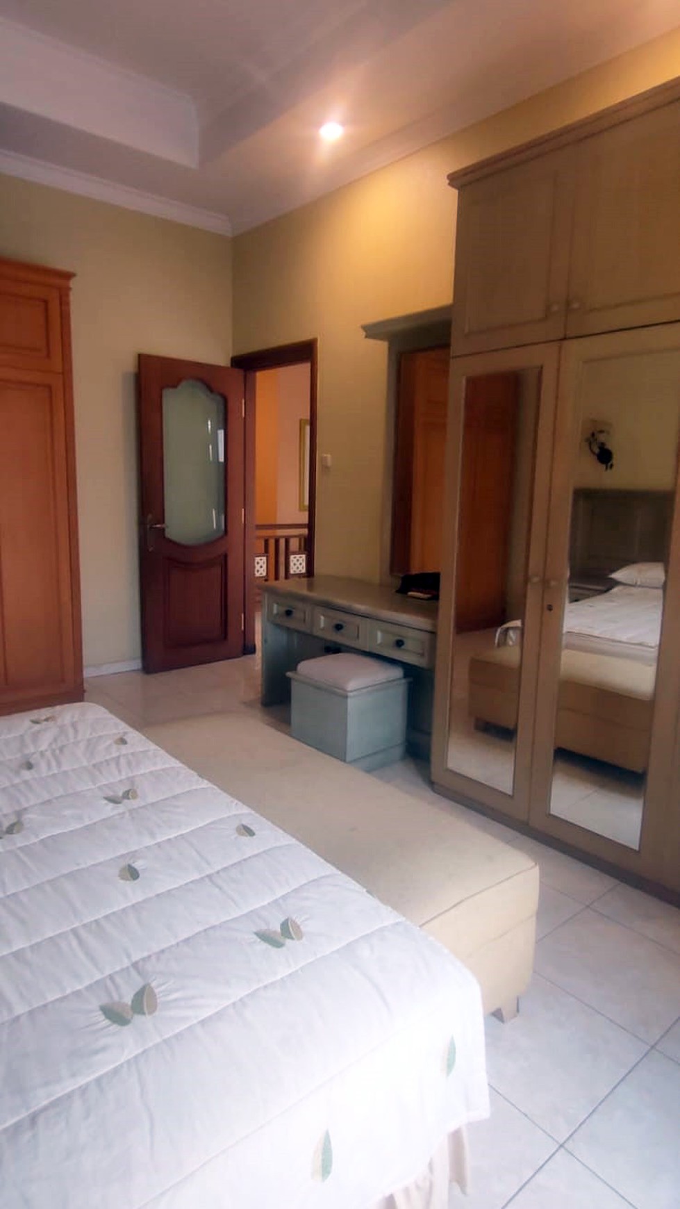 Rumah di Semolowaru Selatan, Full Furnished, ada Taman belakang luas, Siap Huni