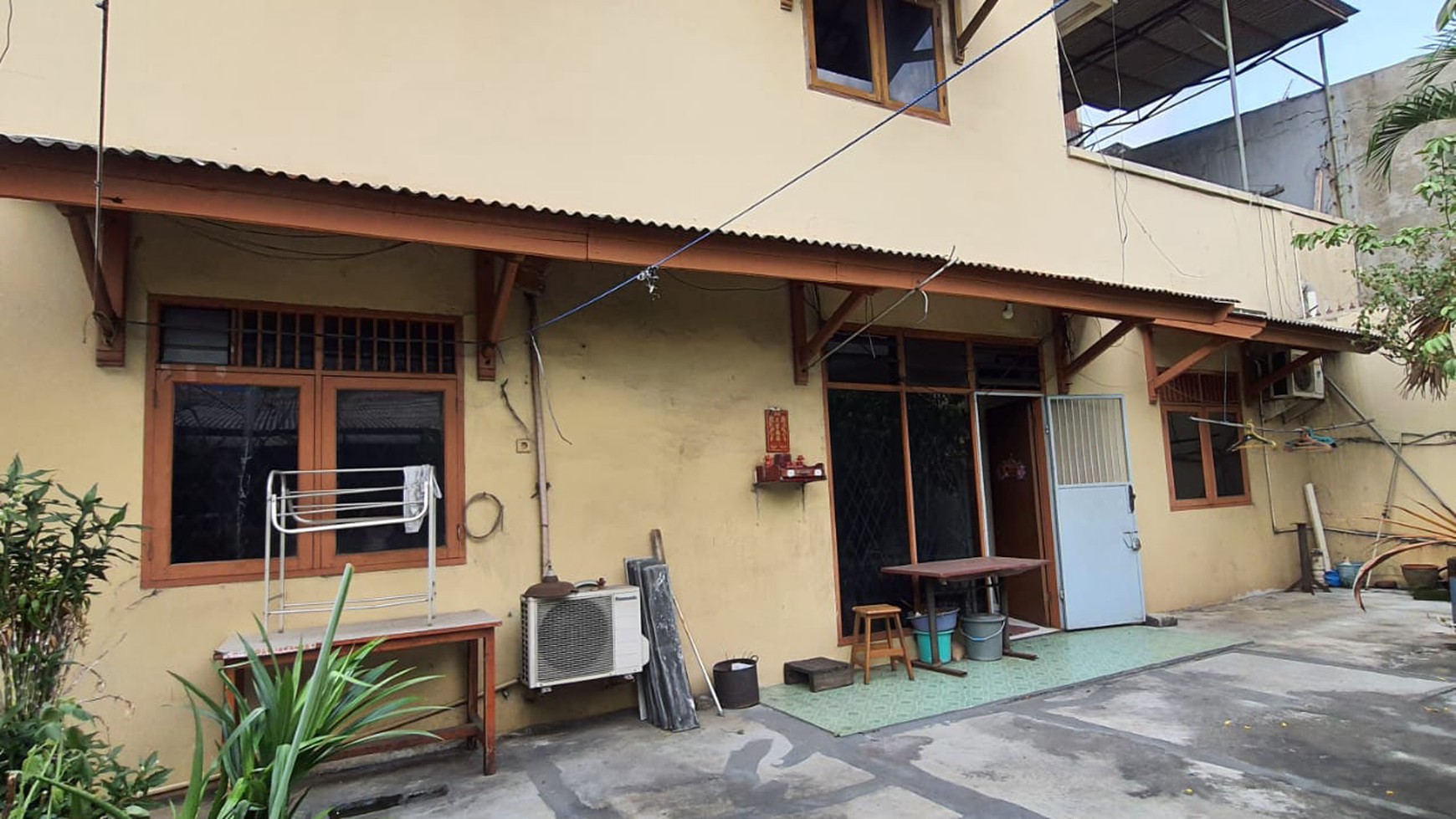 Dijual Rumah 3 lantai dan tempat usaha di Jembatan Besi raya, Tambora, Jakarta Barat