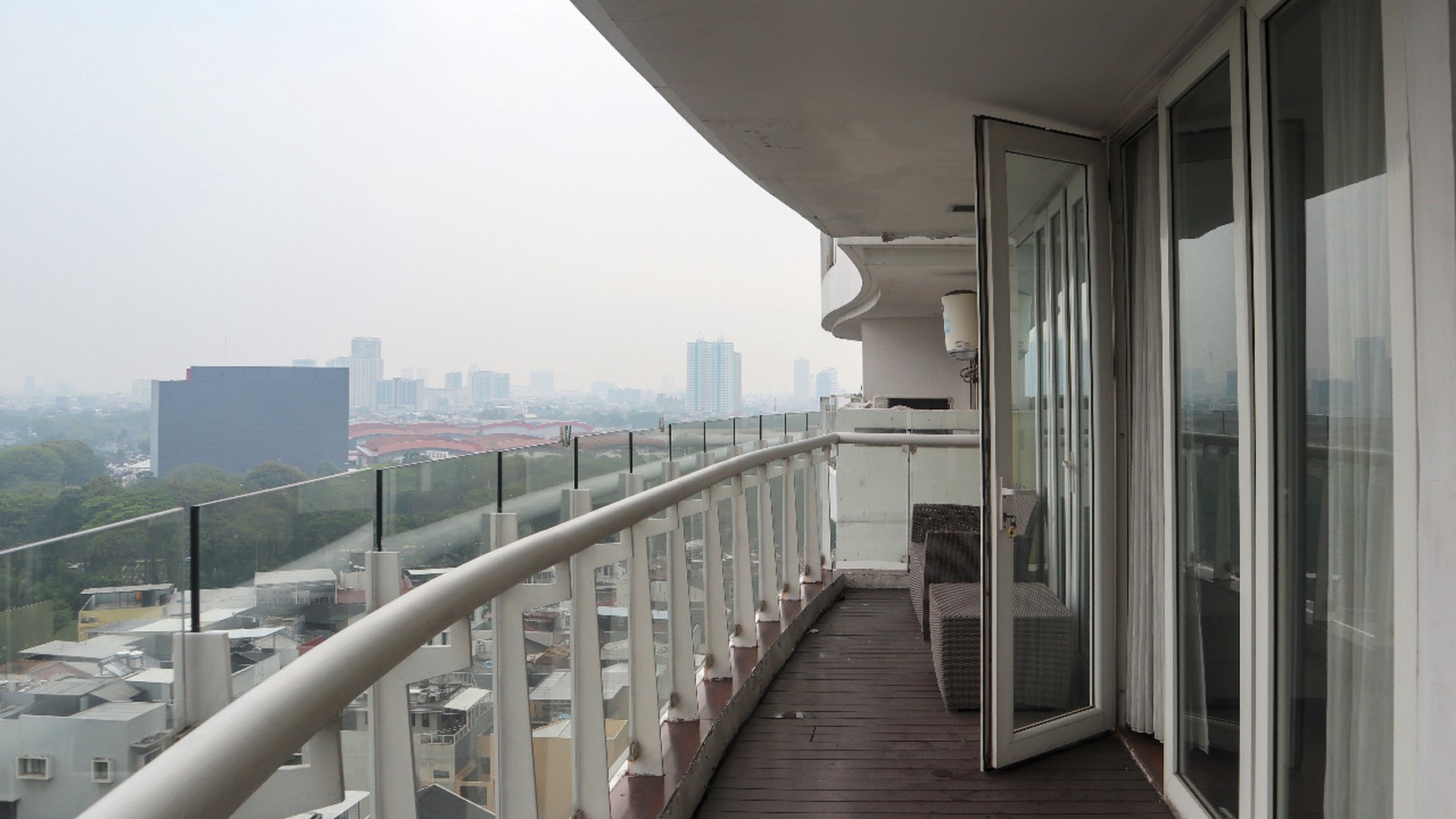 Dijual Apartment 3 bedroom di Royale Springhill , Kemayoran, Jakarta Pusat