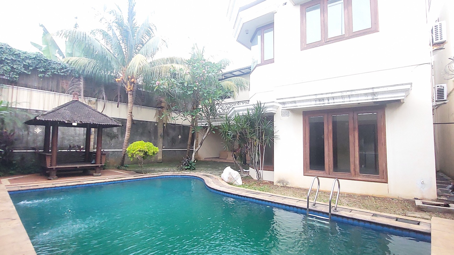 Luxury house at Pejaten area good for residential and office