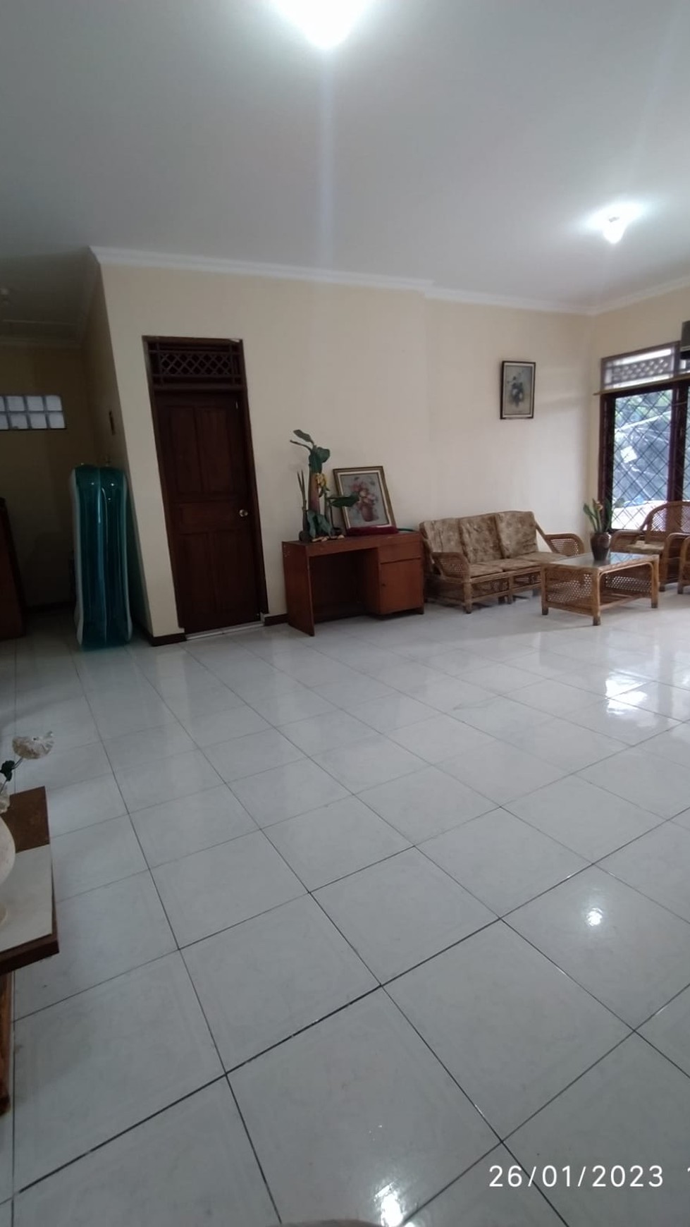 dijual rumah di dalam komplek pondok kuwera