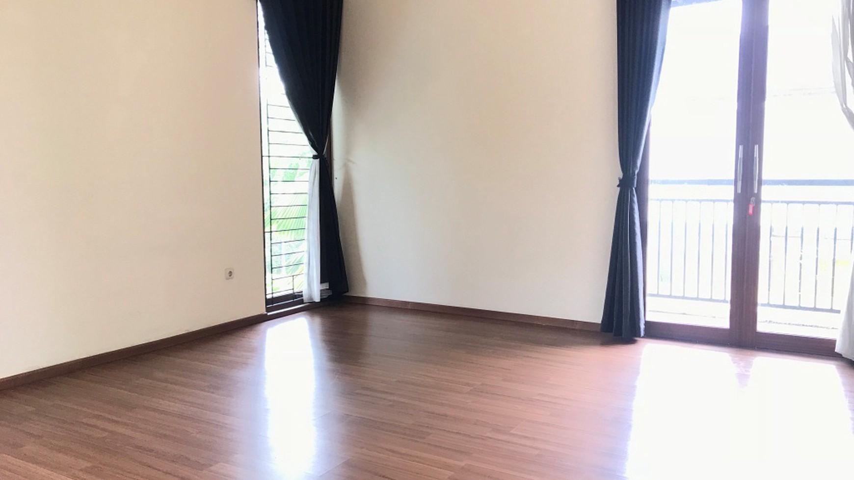 Beautiful Townhouse For Rent at Ampera