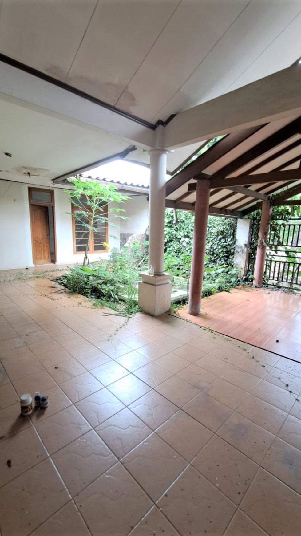 Rumah Lama Terawat, Tanah Luas Harga Murah di River Park Bintaro