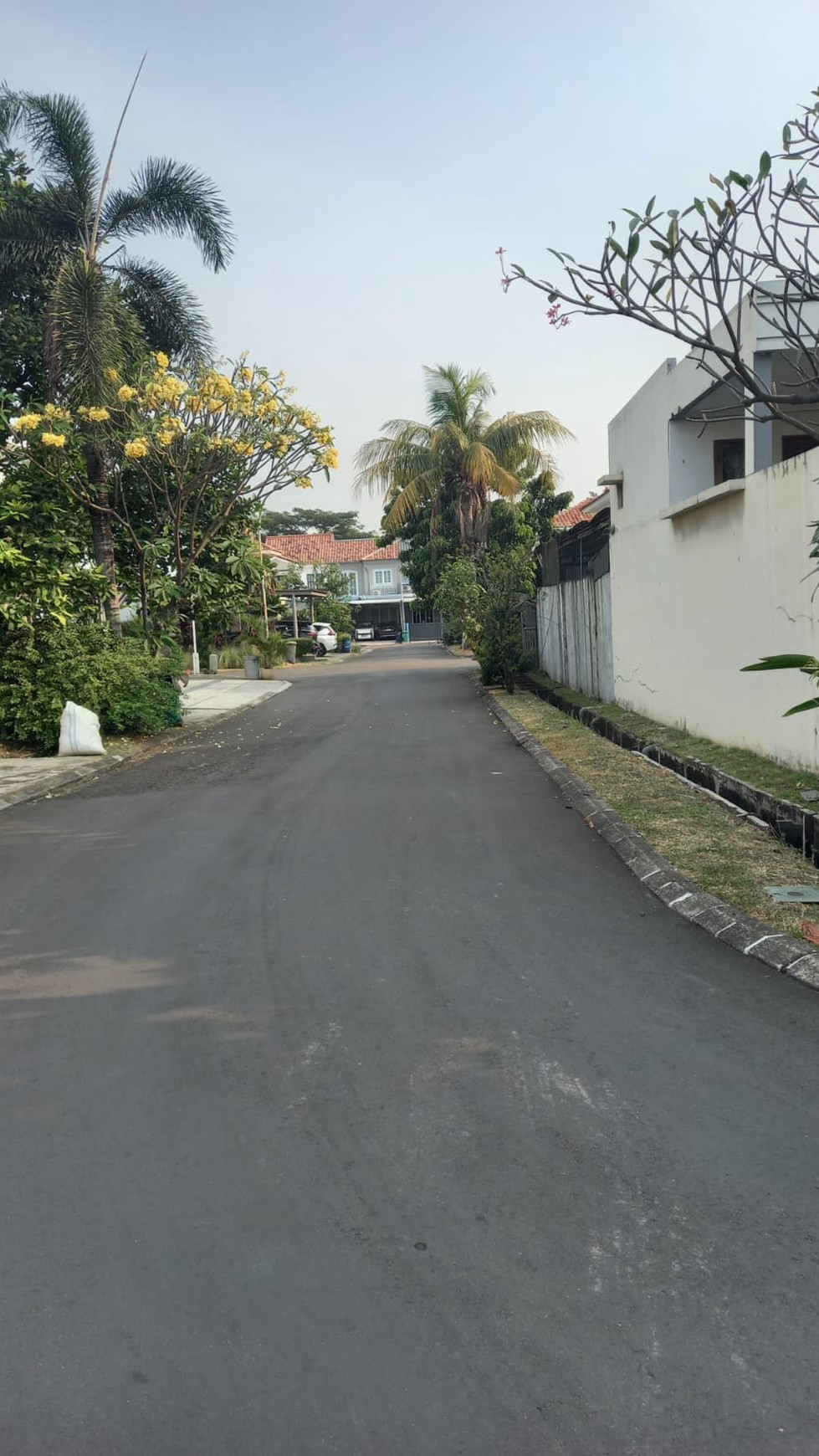 Dijual rumah 2 lantai posisi hoek dan sudah renovasi di Taman Imam Bonjol,Lippo Karawaci