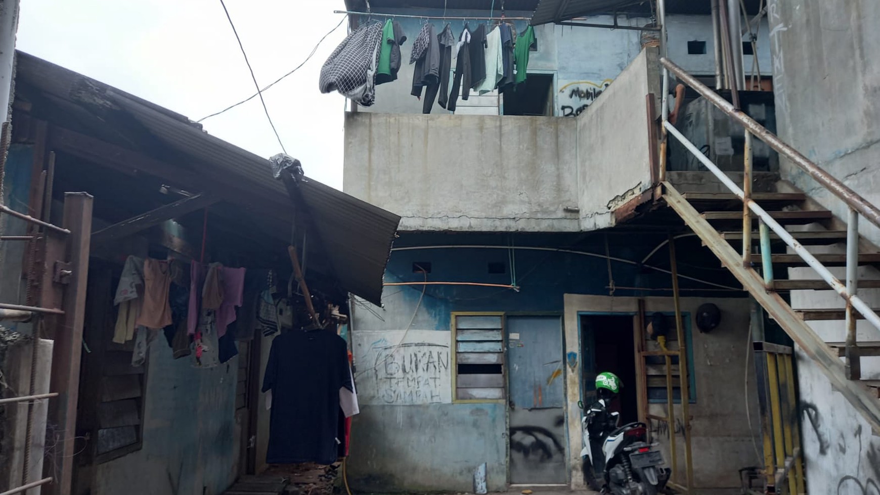 Dijual rumah kontrakan dan kios di Jalan Amd Raya