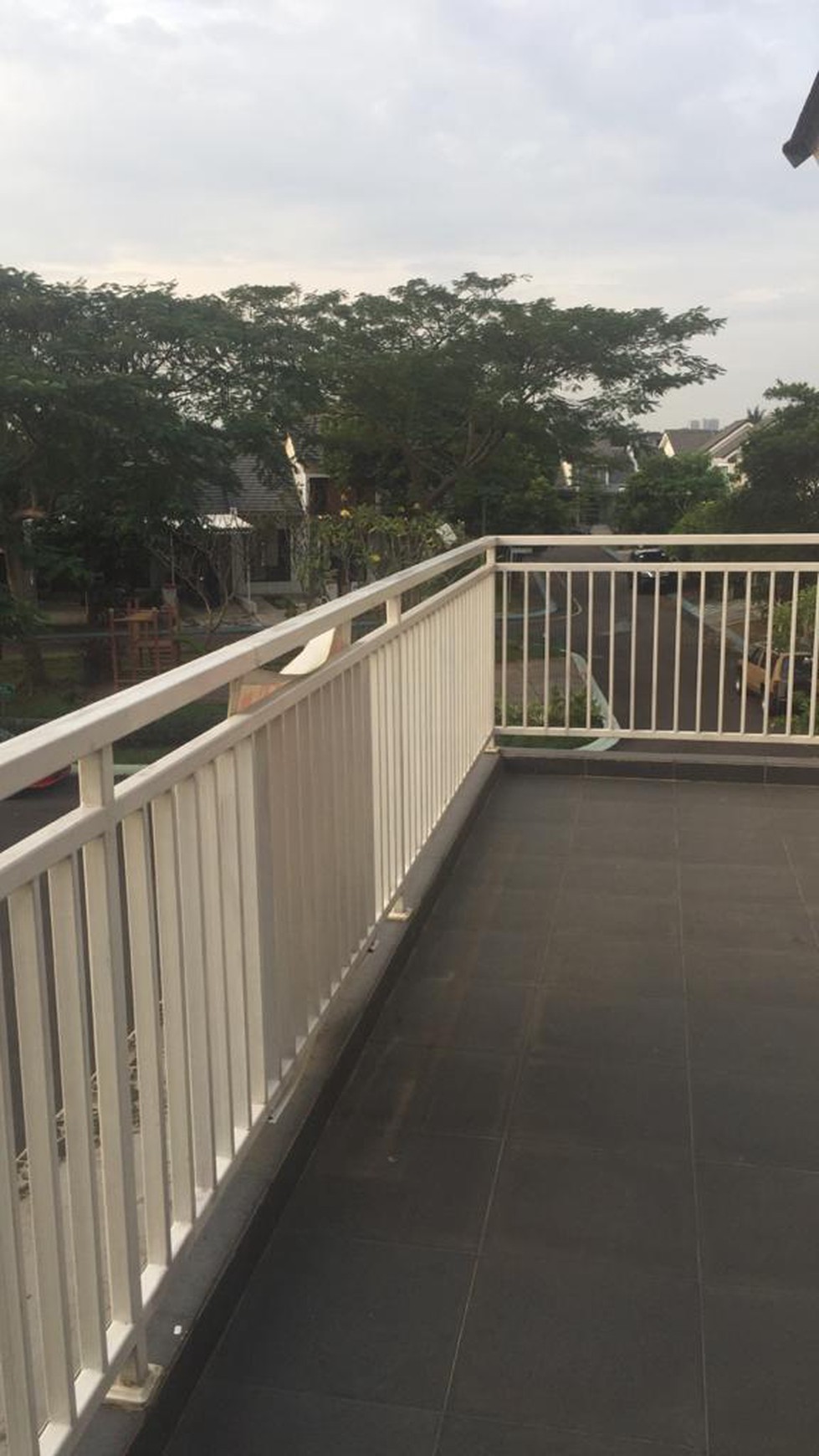 Dijual Rumah Hook di Melia Garden Graha Raya Bintaro