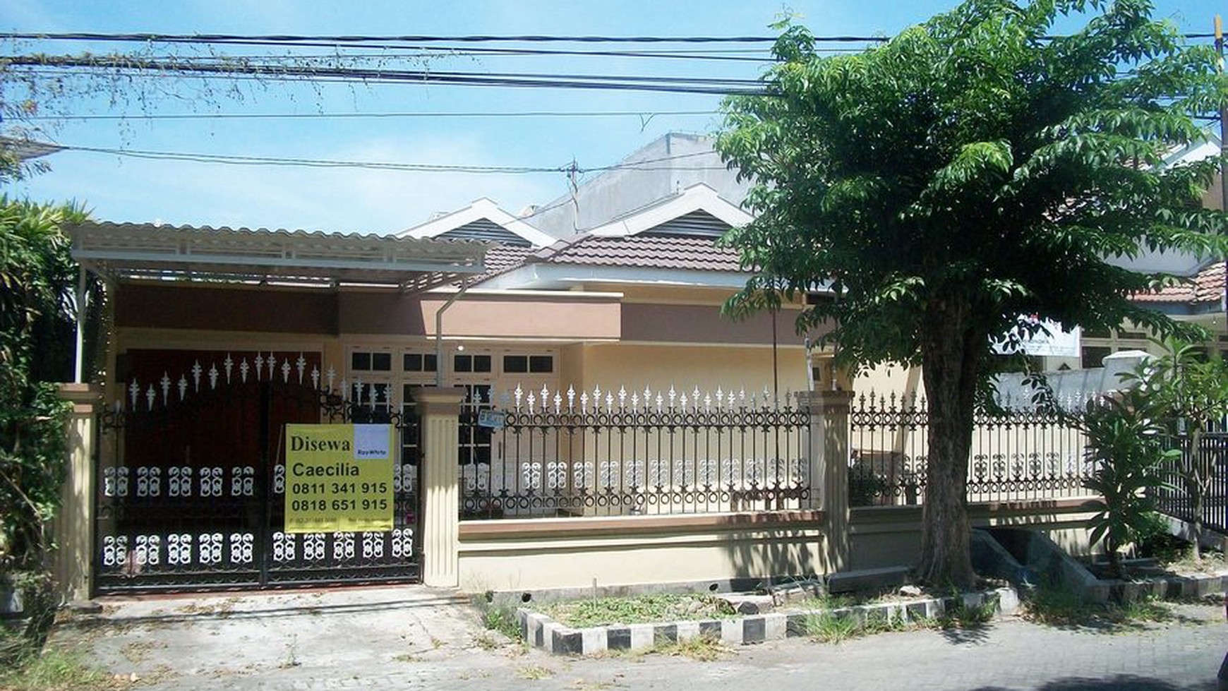 Rumah di Raya Kutisari Indah Surabaya Selatan, Terawat, Row Jalan Lebar