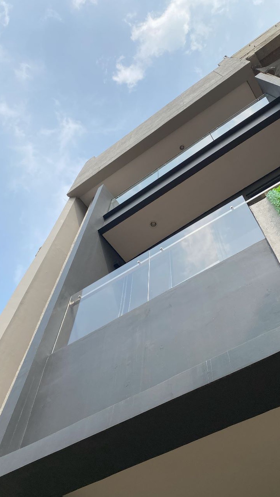 Rumah Baru dengan Design Minimalis Modern dan Strategis @Permata Hijau Mansion