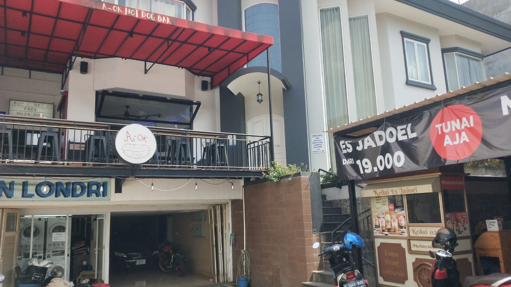 Rumah cocok untuk ruang usaha di Jalan Kramat Pela Raya, Kebayoran Baru, Jakarta Selatan.