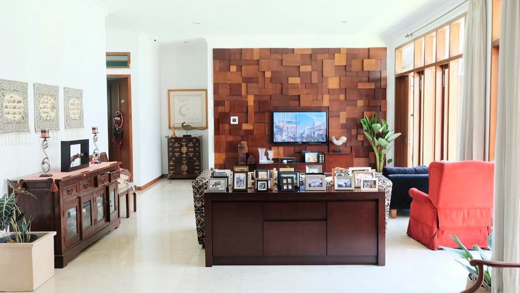 Rumah Lokasi Strategis cocok untuk Ruang Usaha  di Jalan Prabu, Bandung 