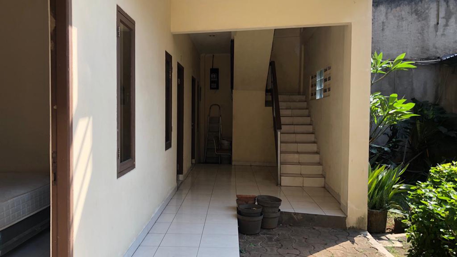 Rumah 2 Lantai + Kost  di JL Warung Jati dekat Pejaten Village Mall,  Pasar Minggu, Jakarta Selatan 