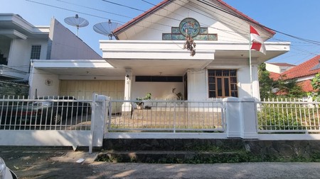 Rumah Asri Terawat di Mainroad jl Surya Sumantri, Bandung