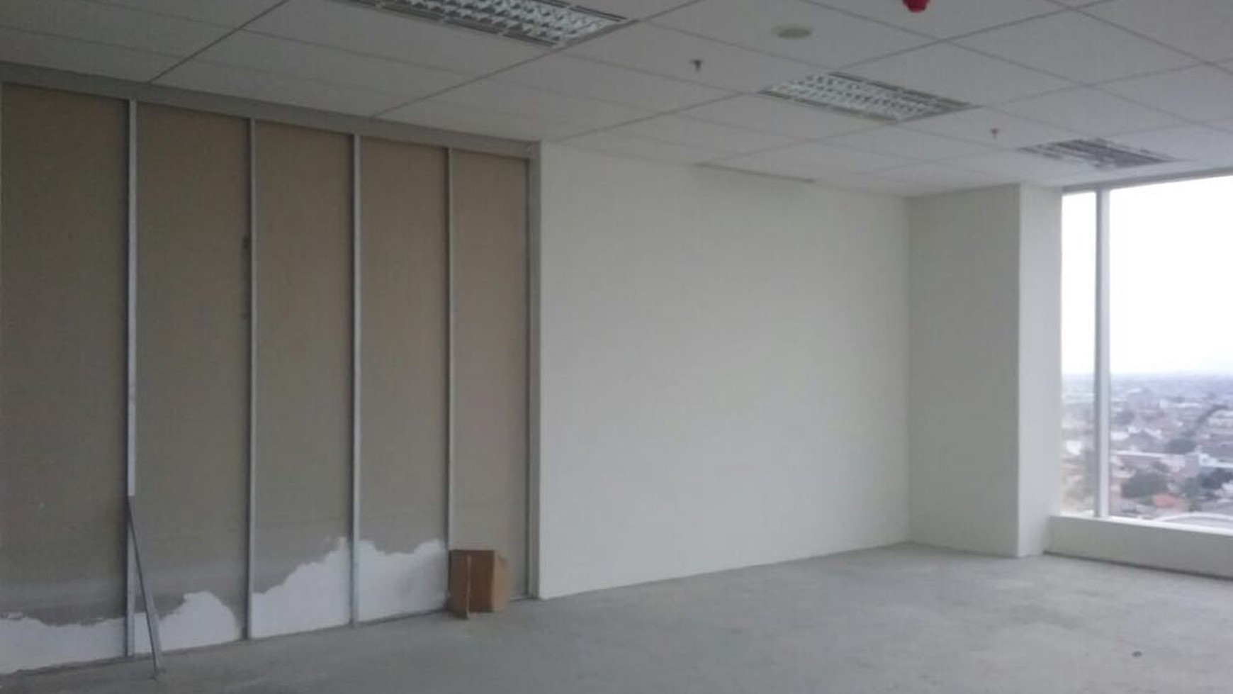 Turun Harga. Office Space di Wisma AKR Kebon Jeruk Jak Bar