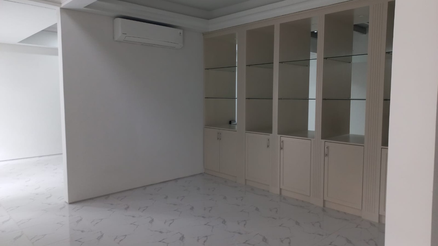 DIJUAL RUMAH KEBAYORAN BARU JAKARTA SELATAN DI JALAN CIKATOMAS